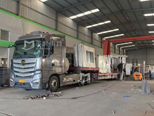 江蘇美城街具供應(yīng)江新疆第七批候車亭公交站臺(tái)發(fā)貨案例